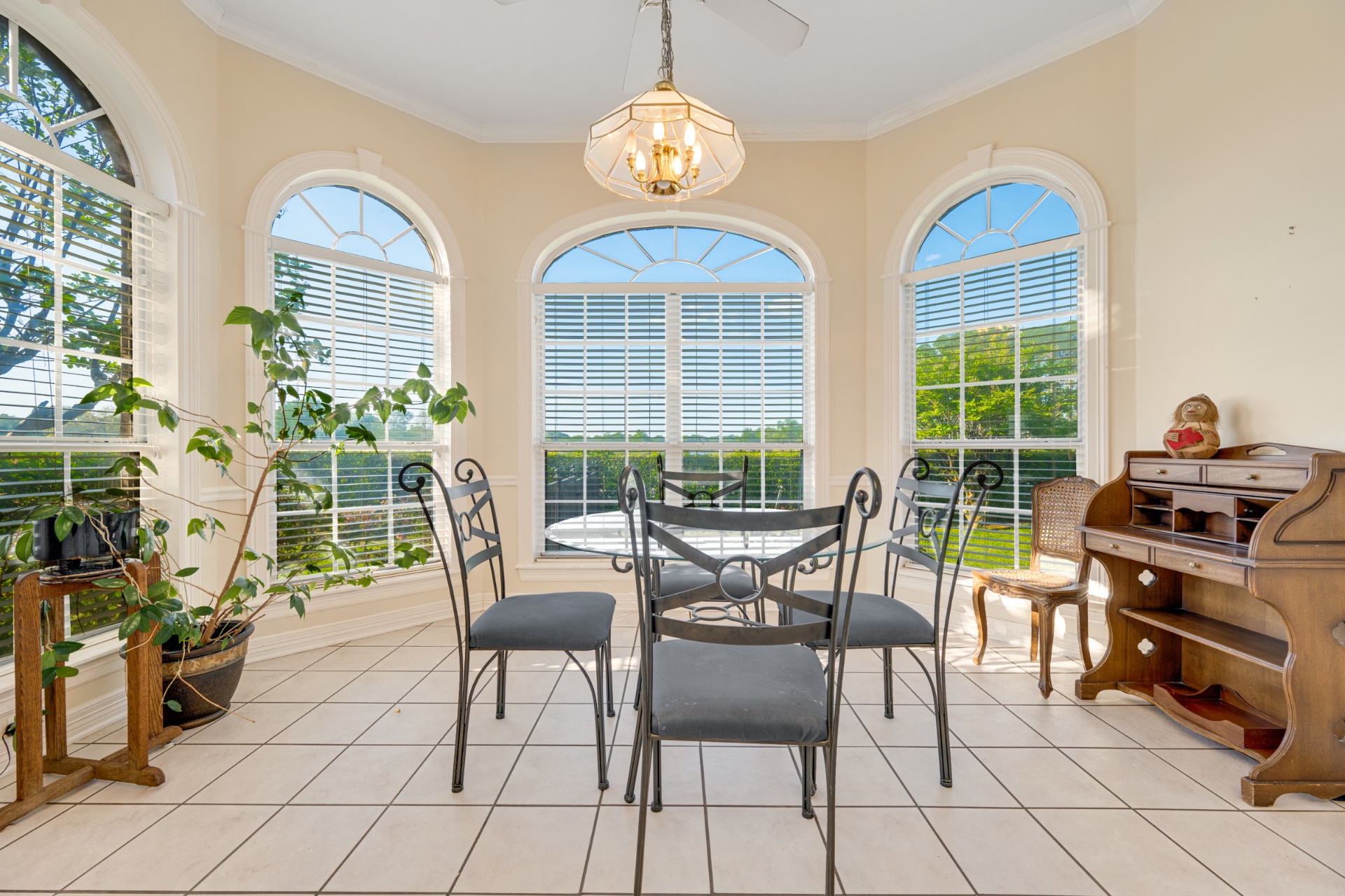 Arched window sunroom
